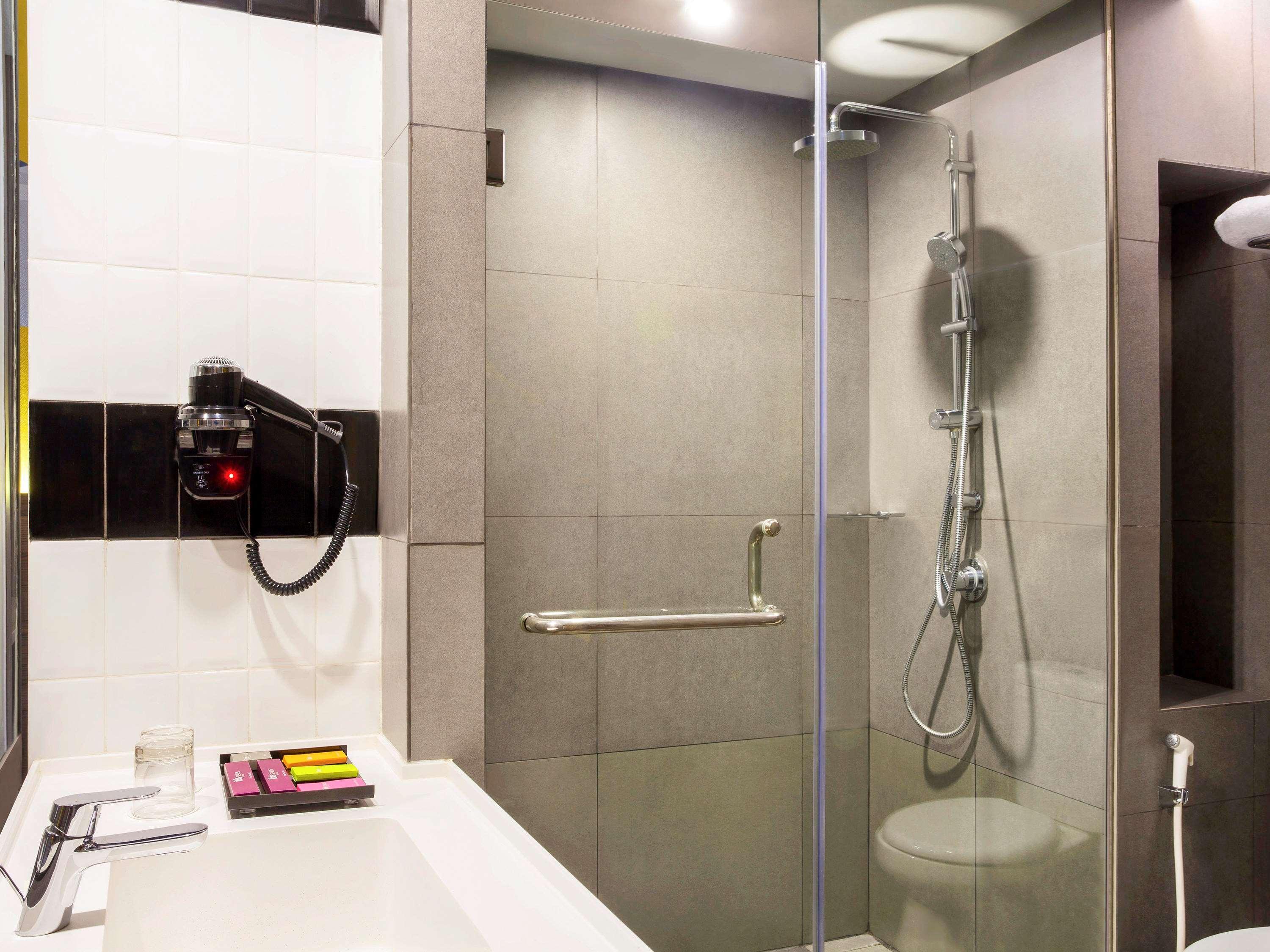 Hotel ibis Styles Bekasi Jatibening Exterior foto