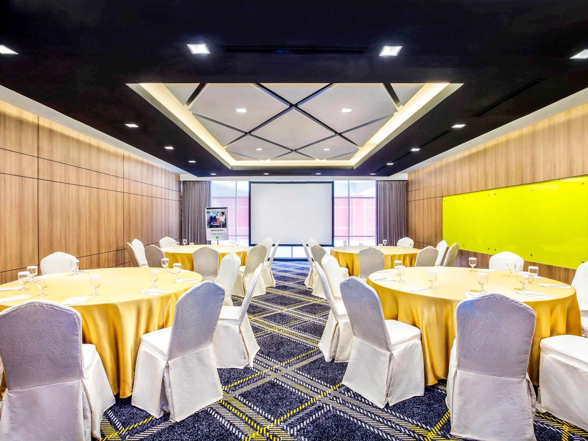 Hotel ibis Styles Bekasi Jatibening Exterior foto