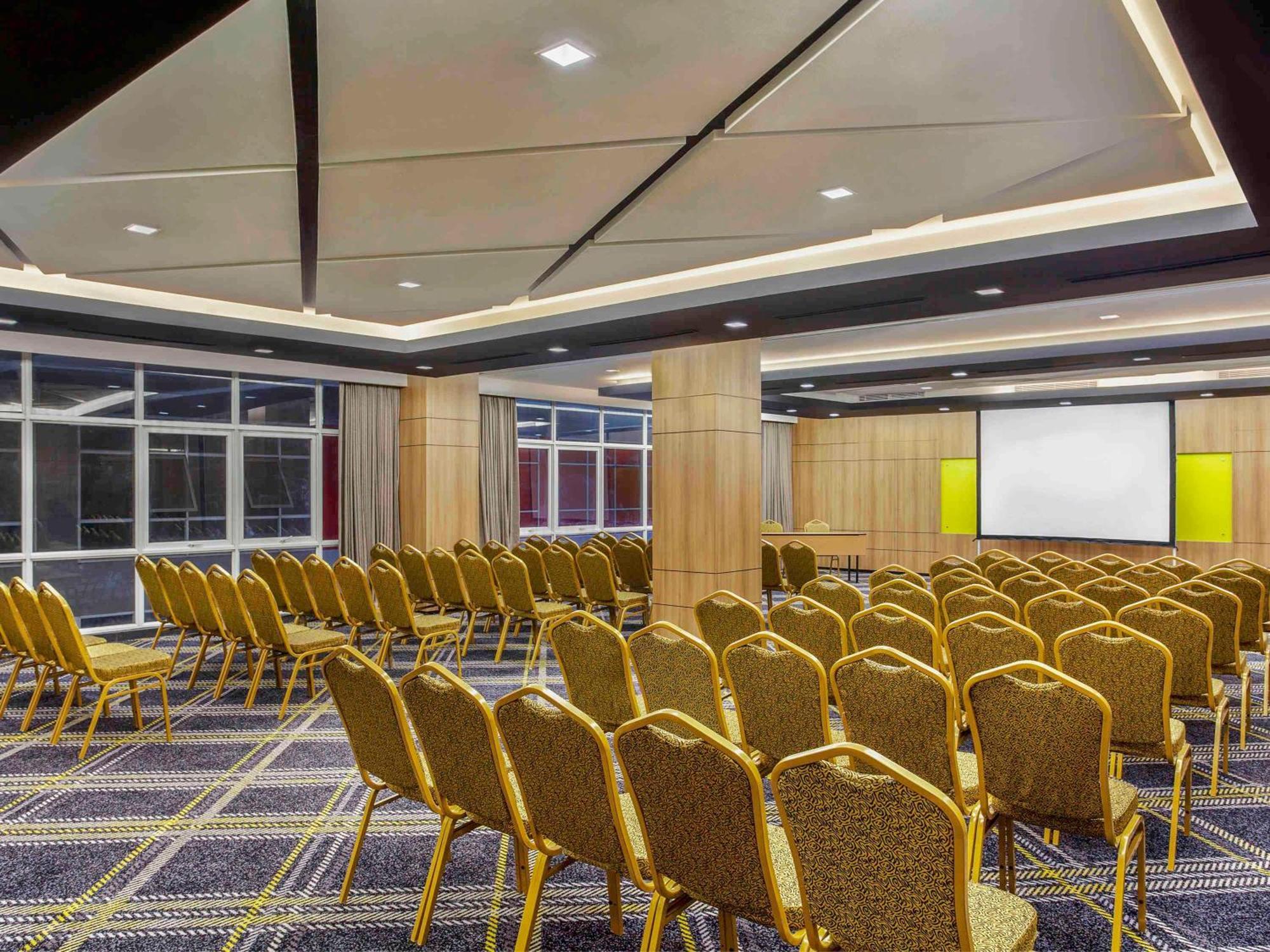 Hotel ibis Styles Bekasi Jatibening Exterior foto