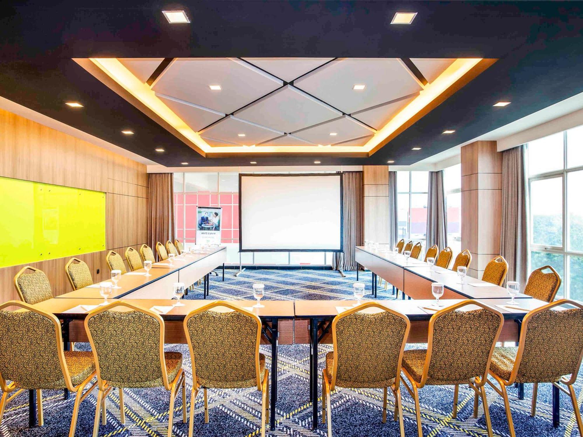Hotel ibis Styles Bekasi Jatibening Exterior foto