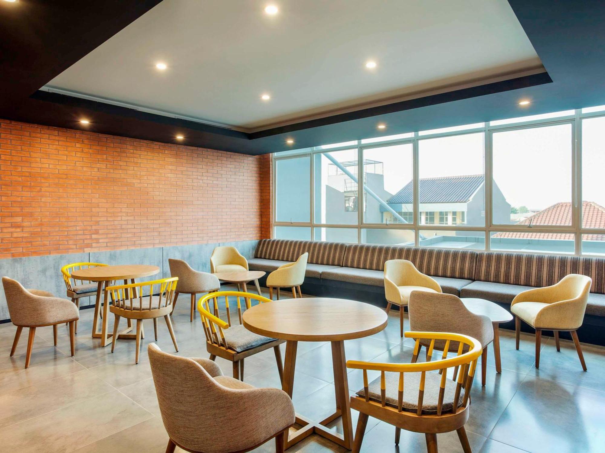 Hotel ibis Styles Bekasi Jatibening Exterior foto