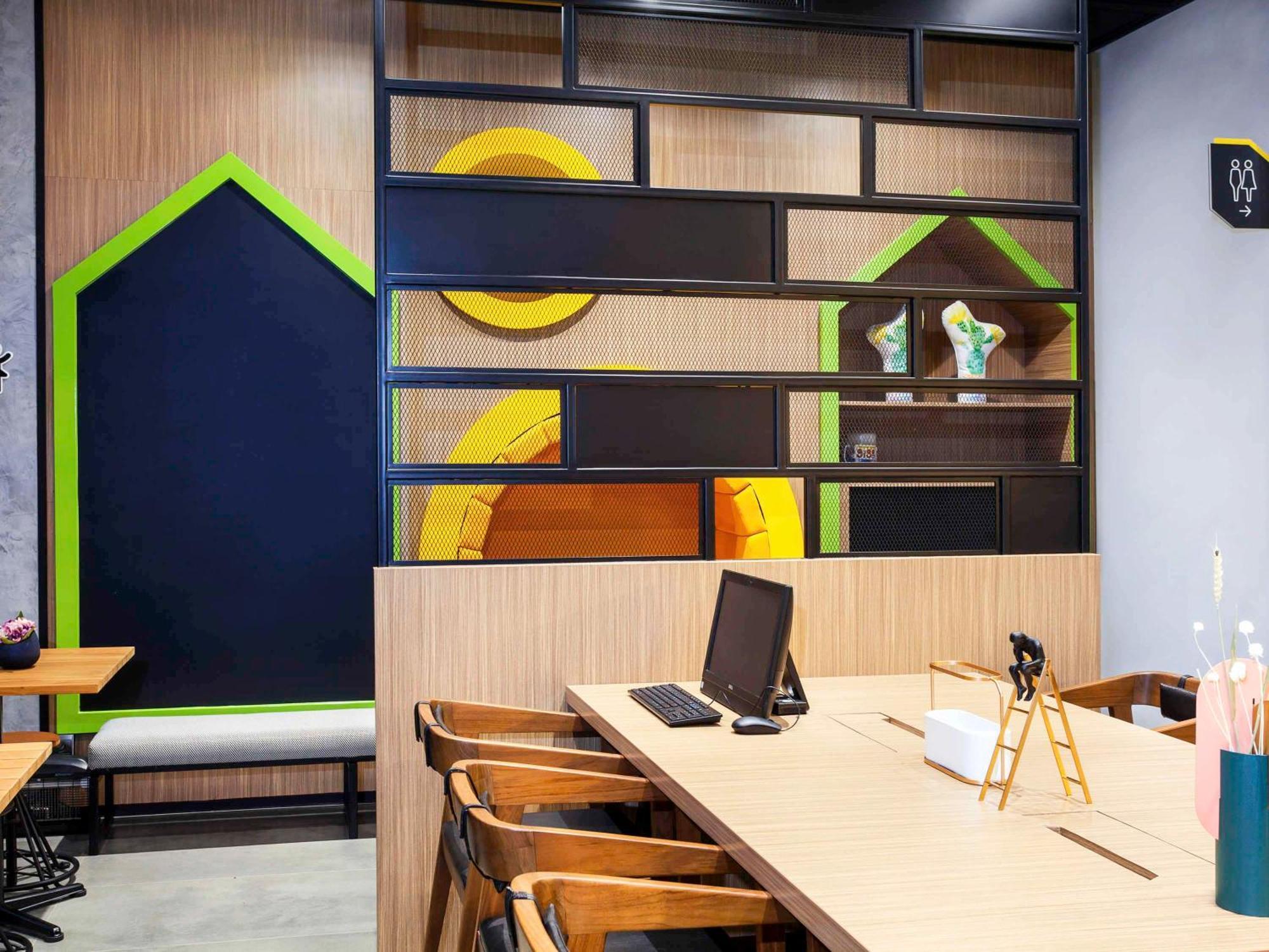 Hotel ibis Styles Bekasi Jatibening Exterior foto