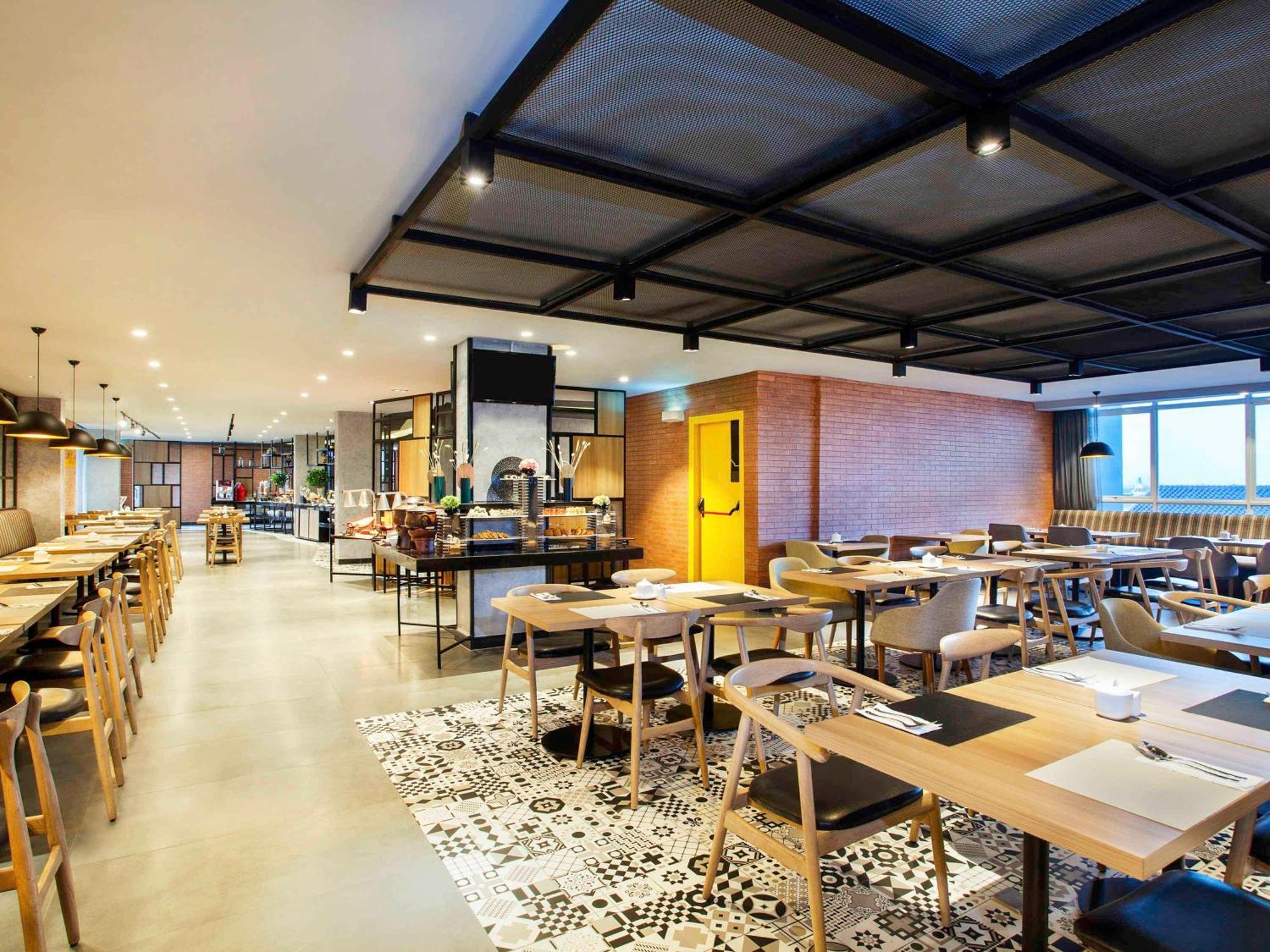 Hotel ibis Styles Bekasi Jatibening Exterior foto