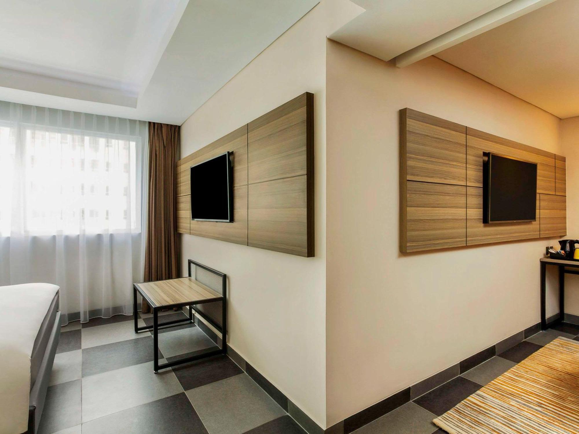 Hotel ibis Styles Bekasi Jatibening Exterior foto