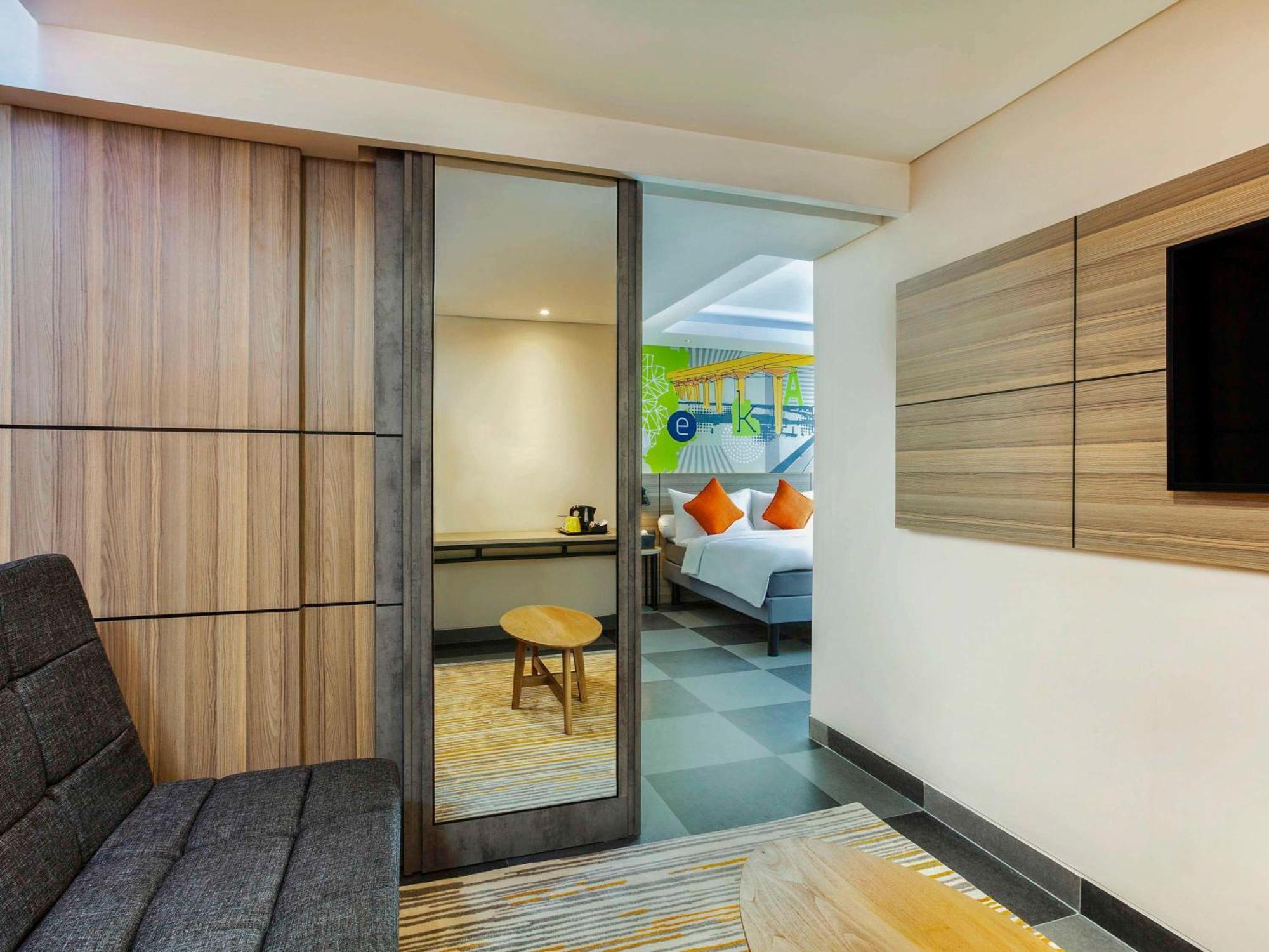 Hotel ibis Styles Bekasi Jatibening Exterior foto