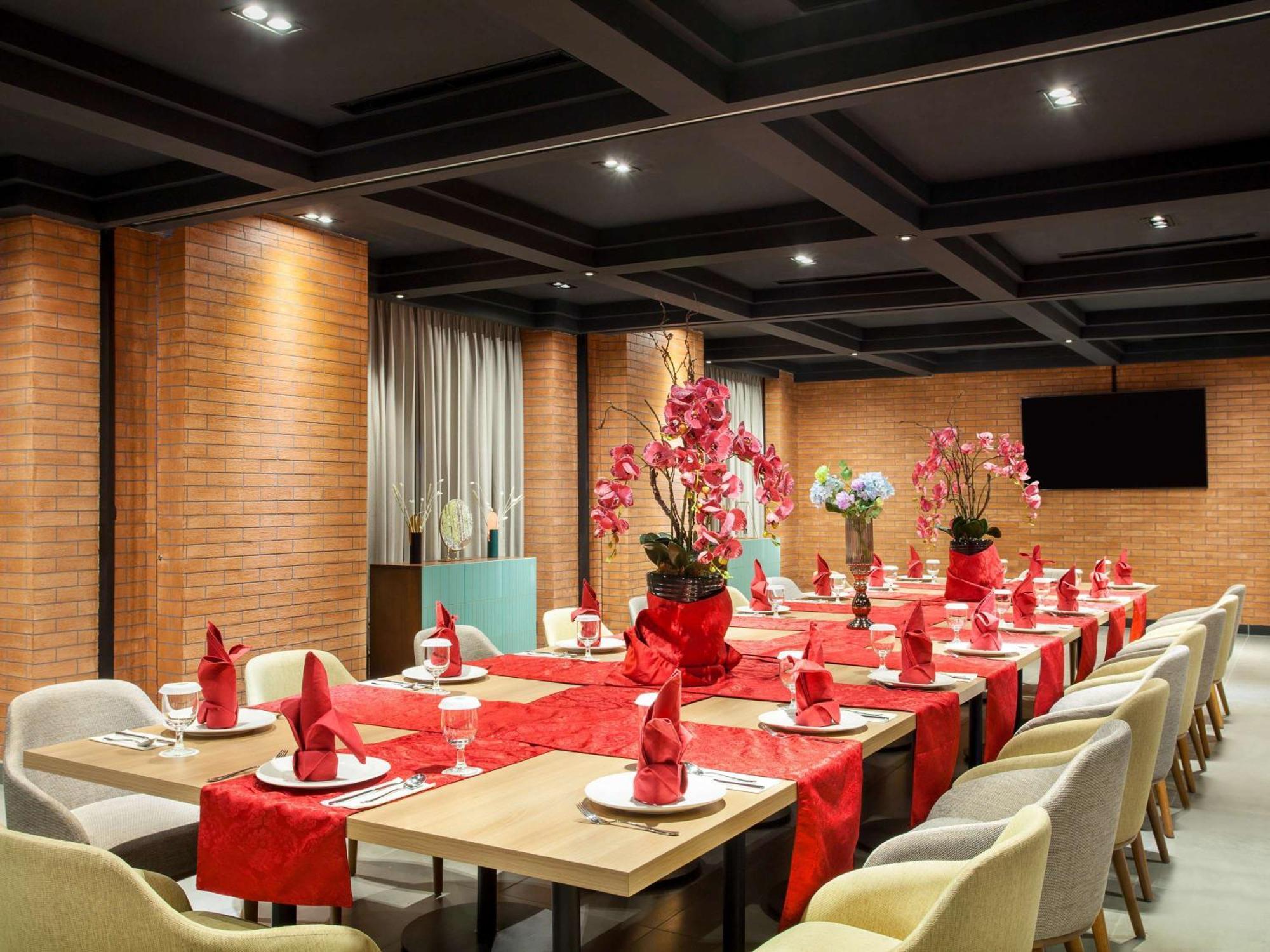 Hotel ibis Styles Bekasi Jatibening Exterior foto