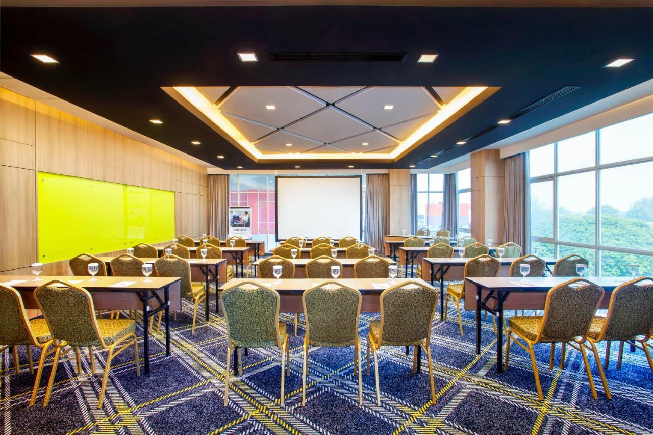 Hotel ibis Styles Bekasi Jatibening Exterior foto