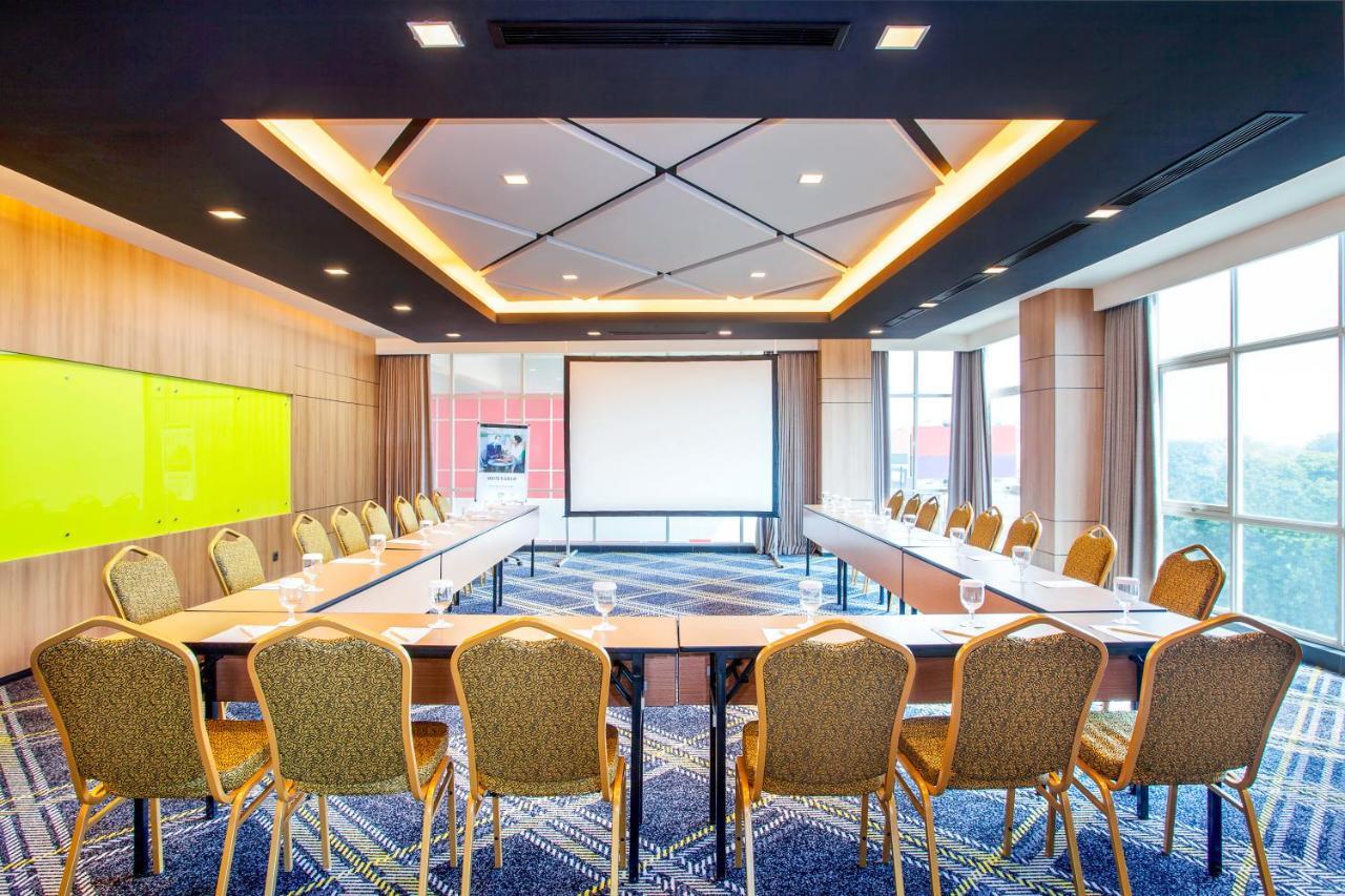 Hotel ibis Styles Bekasi Jatibening Exterior foto
