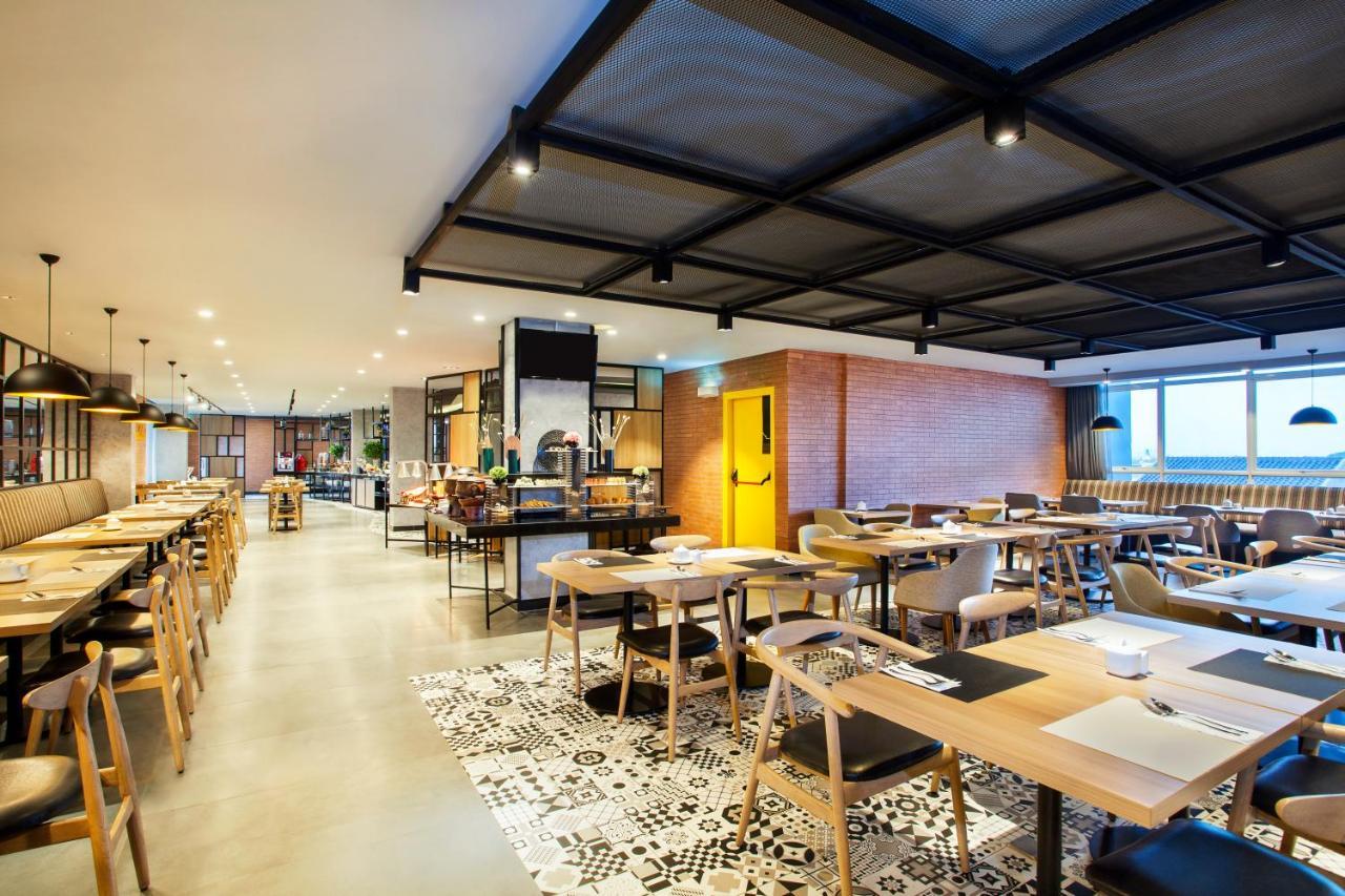 Hotel ibis Styles Bekasi Jatibening Exterior foto